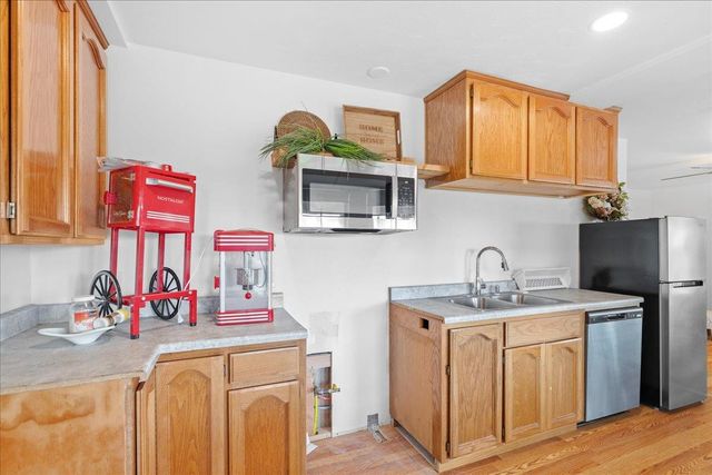 25832 Magnolia Rd, Escalon, CA 95320