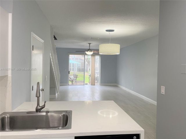 1861 Salerno Cir 1861, Weston, FL 33327