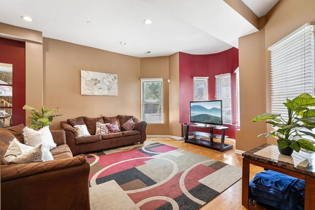1325 S Claremont Avenue, Chicago, IL 60608