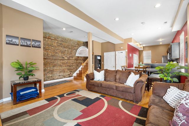 1325 S Claremont Avenue, Chicago, IL 60608