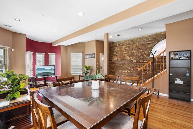 1325 S Claremont Avenue, Chicago, IL 60608