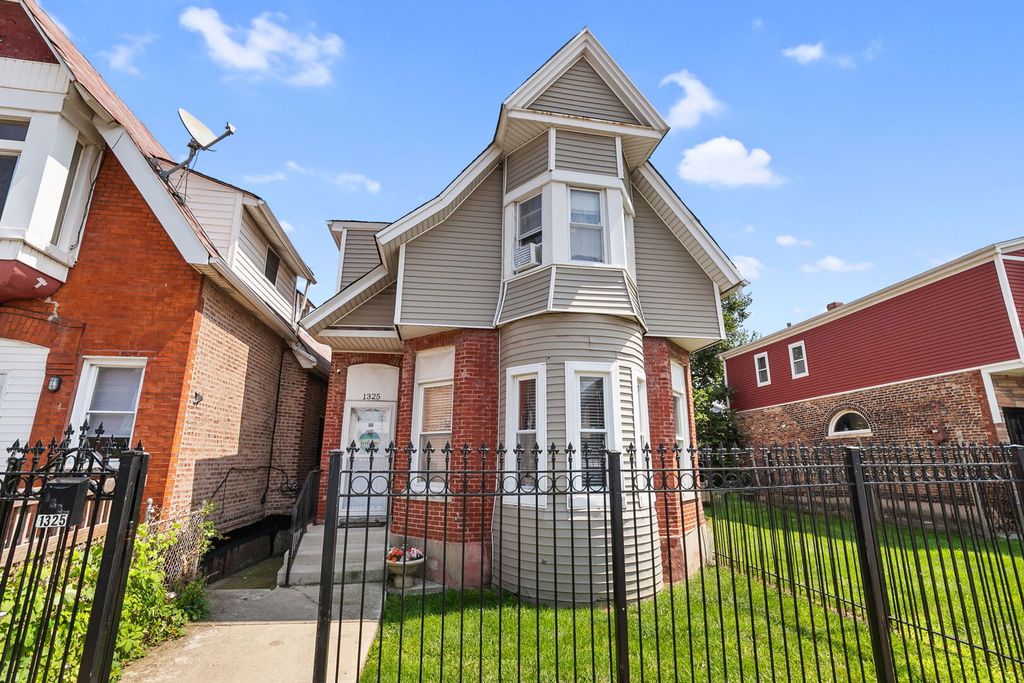 1325 S Claremont Avenue, Chicago, IL 60608