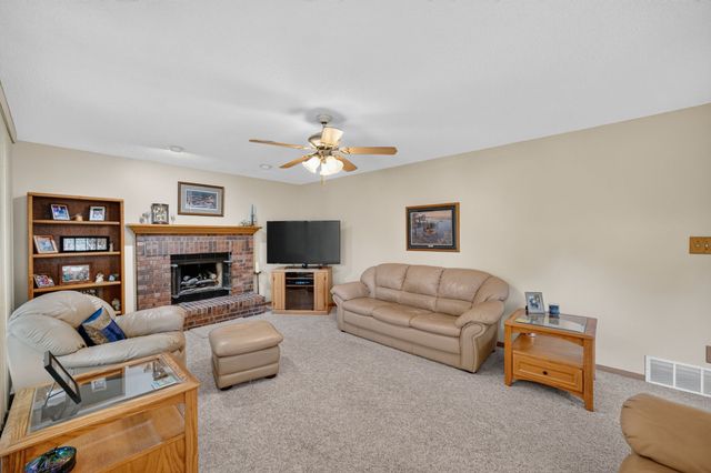 1299 Bentwood Court, Altoona, IA 50009