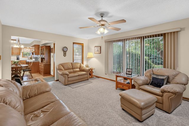 1299 Bentwood Court, Altoona, IA 50009