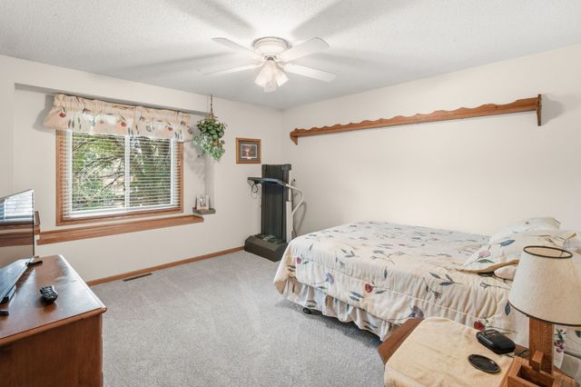 1299 Bentwood Court, Altoona, IA 50009