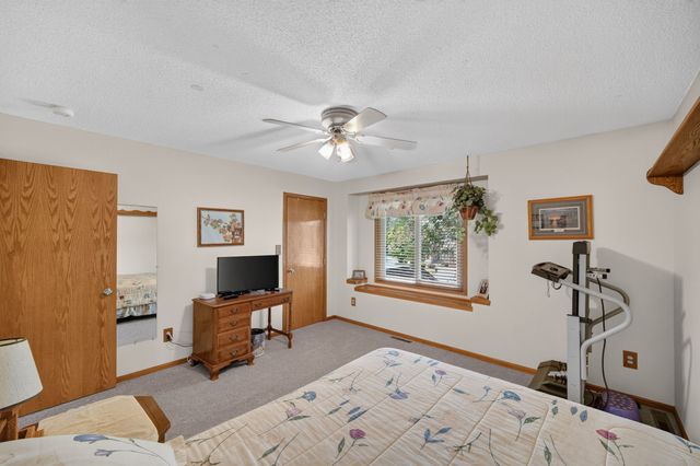 1299 Bentwood Court, Altoona, IA 50009