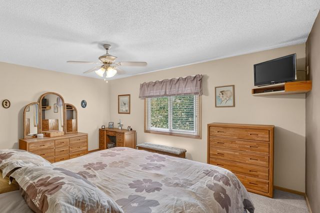 1299 Bentwood Court, Altoona, IA 50009
