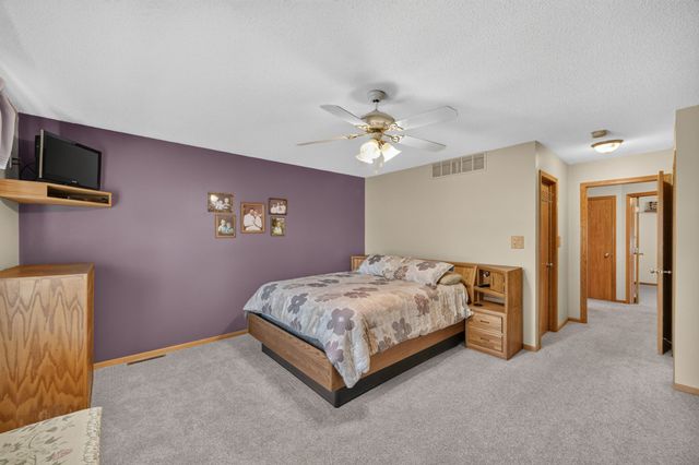 1299 Bentwood Court, Altoona, IA 50009