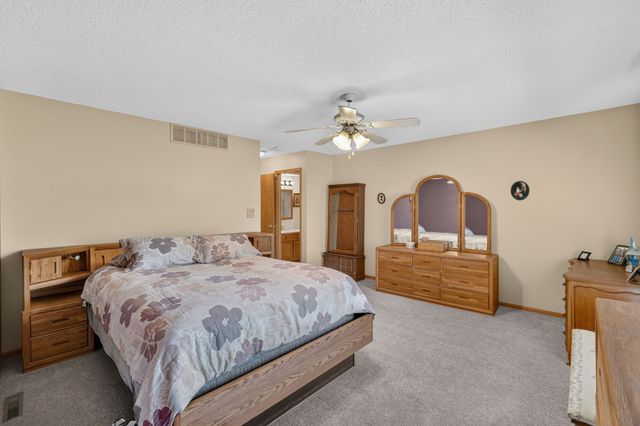 1299 Bentwood Court, Altoona, IA 50009