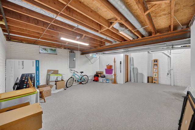 1299 Bentwood Court, Altoona, IA 50009
