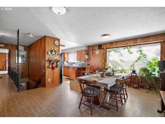 9479 Se HILLCREST Rd, Happy Valley, OR 97086