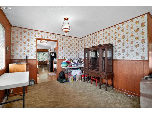 9479 Se HILLCREST Rd, Happy Valley, OR 97086