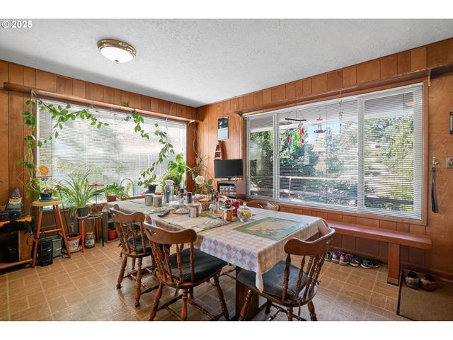 9479 Se HILLCREST Rd, Happy Valley, OR 97086