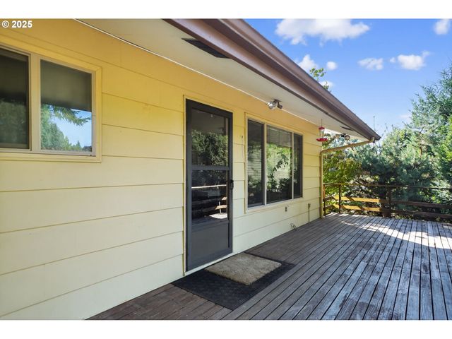 9479 Se HILLCREST Rd, Happy Valley, OR 97086