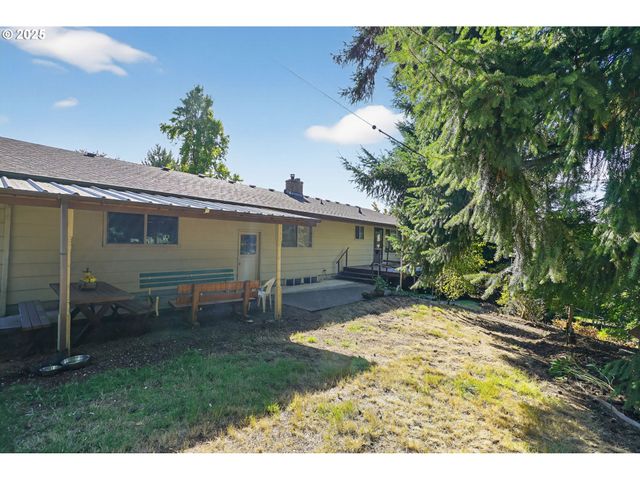 9479 Se HILLCREST Rd, Happy Valley, OR 97086