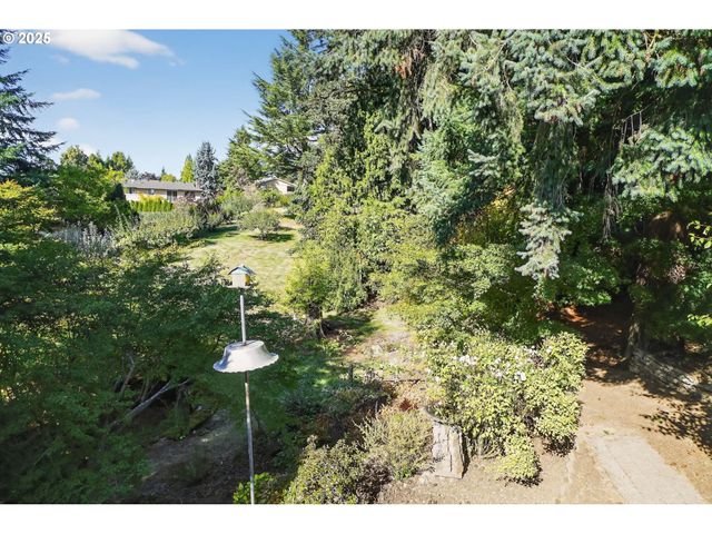 9479 Se HILLCREST Rd, Happy Valley, OR 97086