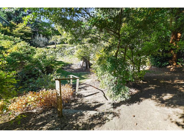 9479 Se HILLCREST Rd, Happy Valley, OR 97086
