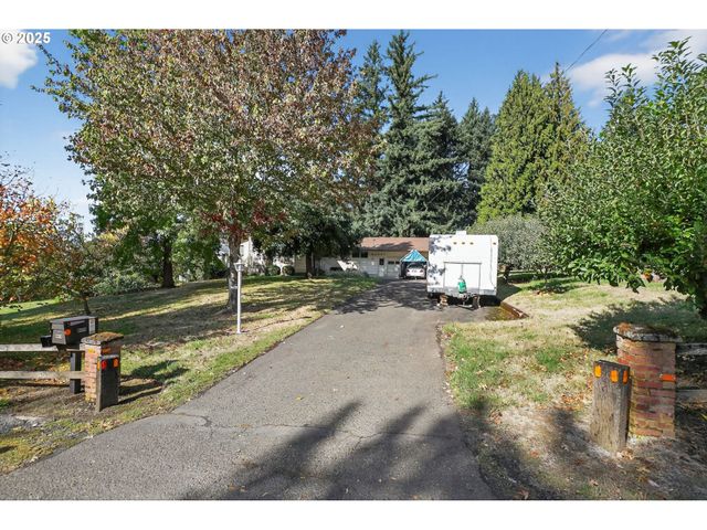 9479 Se HILLCREST Rd, Happy Valley, OR 97086