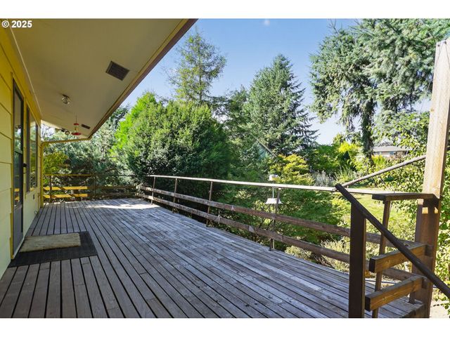 9479 Se HILLCREST Rd, Happy Valley, OR 97086