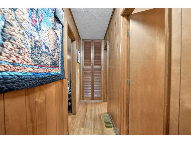 9479 Se HILLCREST Rd, Happy Valley, OR 97086
