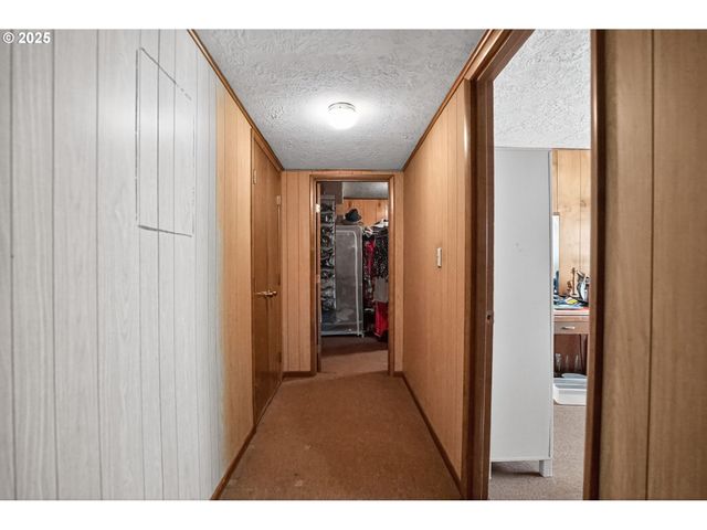 9479 Se HILLCREST Rd, Happy Valley, OR 97086