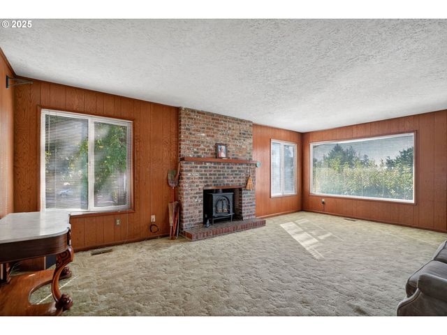 9479 Se HILLCREST Rd, Happy Valley, OR 97086