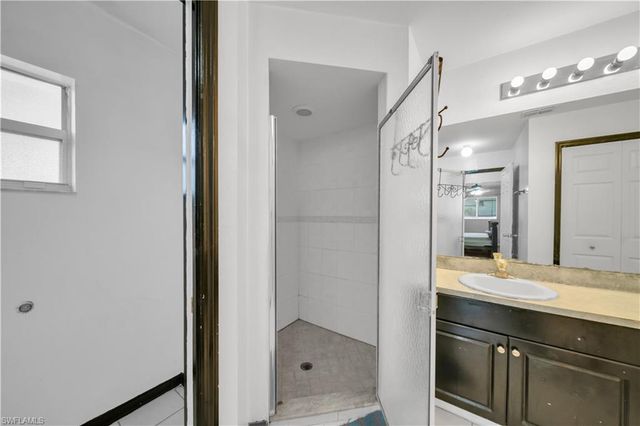 1826 NE 17th PL, Cape Coral, FL 33909