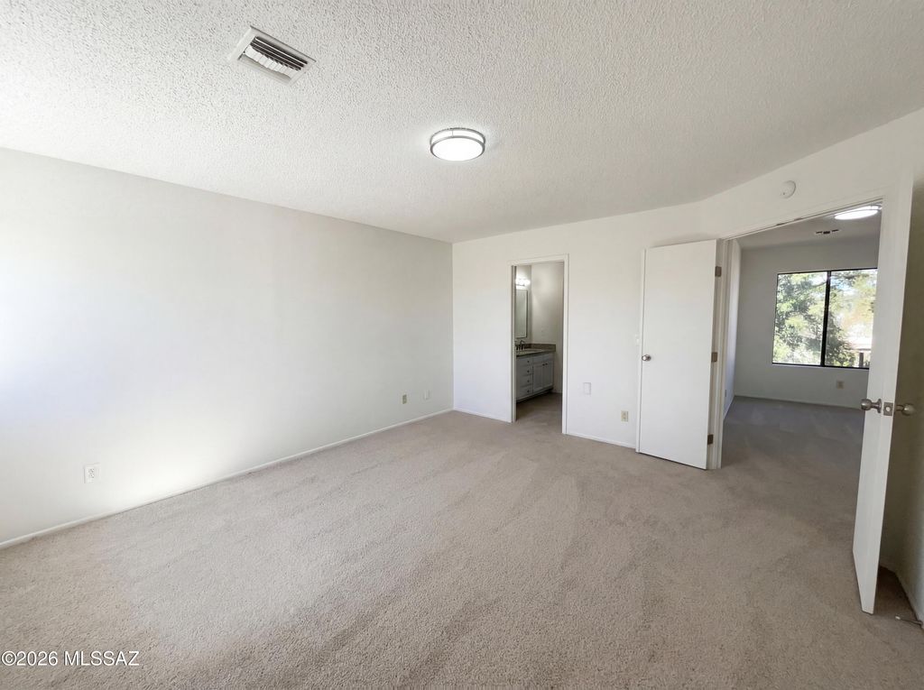 Image 18 of property listing at 3640 W Koshare Lane, Tucson, AZ 85742