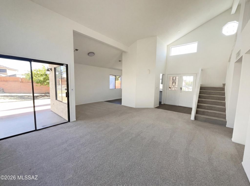 Image 3 of property listing at 3640 W Koshare Lane, Tucson, AZ 85742