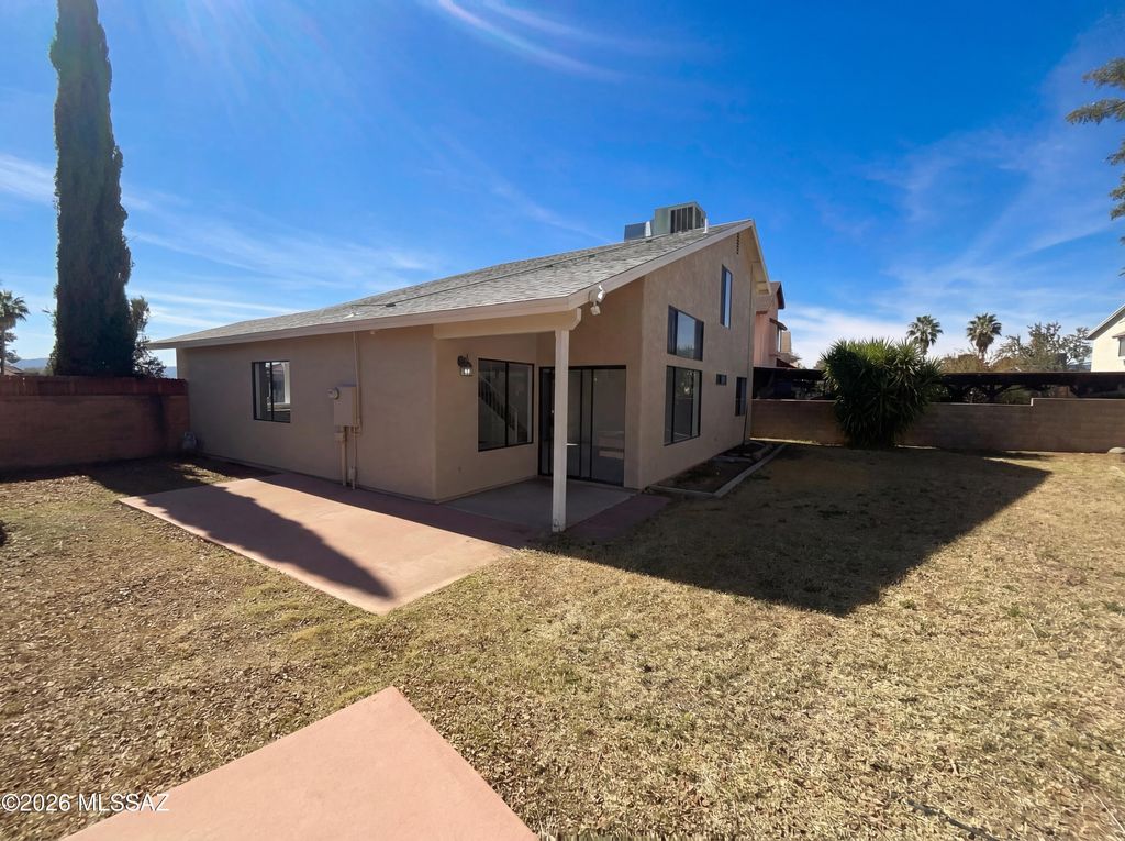 Image 5 of property listing at 3640 W Koshare Lane, Tucson, AZ 85742