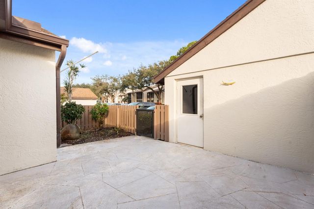 2054 SW Silver Pine Way 123h, Palm City, FL 34990