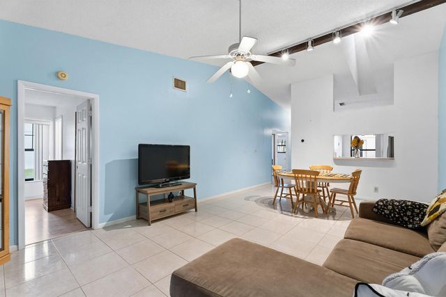 2054 SW Silver Pine Way 123h, Palm City, FL 34990