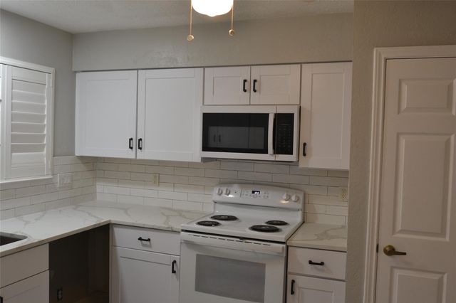 7410 Crystalglen Lane, Houston, TX 77095