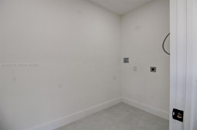 2840 NW 171st St, Miami Gardens, FL 33056