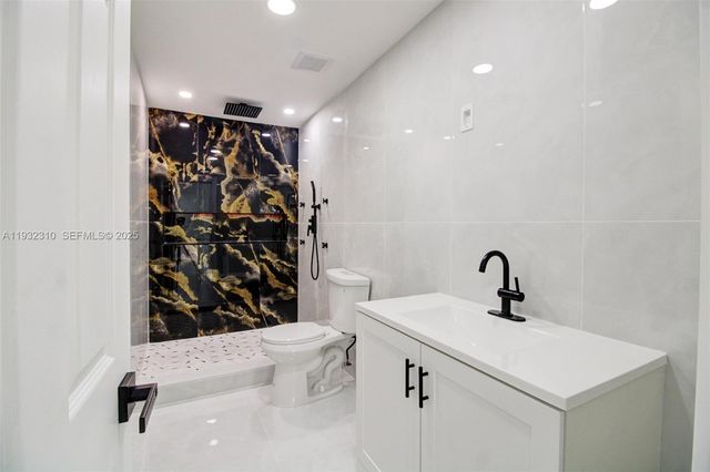 2840 NW 171st St, Miami Gardens, FL 33056