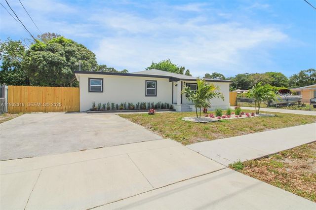 2840 NW 171st St, Miami Gardens, FL 33056