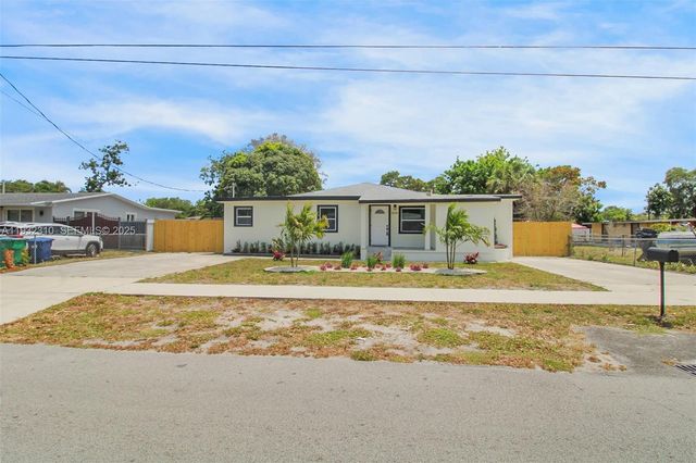 2840 NW 171st St, Miami Gardens, FL 33056