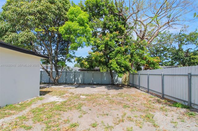 2840 NW 171st St, Miami Gardens, FL 33056