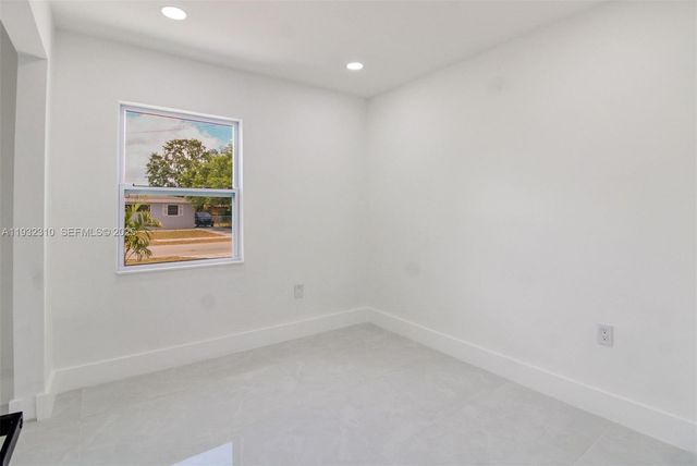 2840 NW 171st St, Miami Gardens, FL 33056