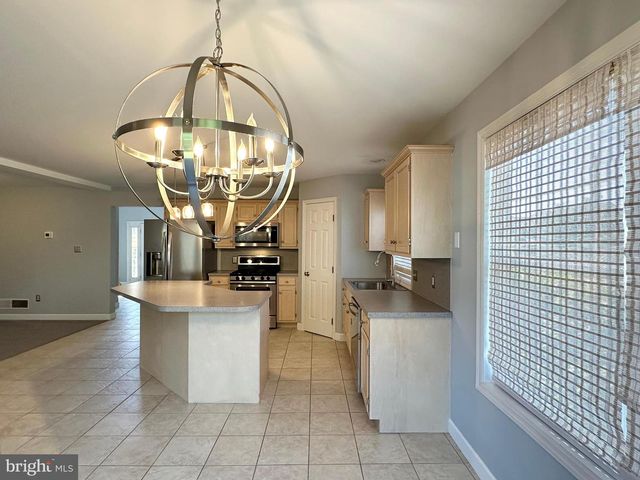 1 ONTARIO DR, Reading, PA 19608