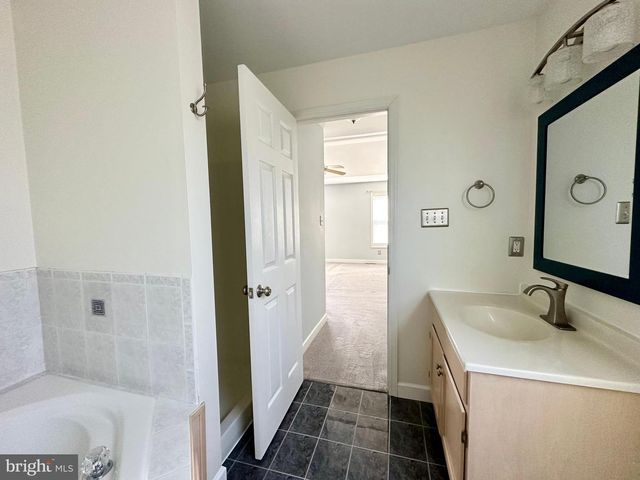 1 ONTARIO DR, Reading, PA 19608