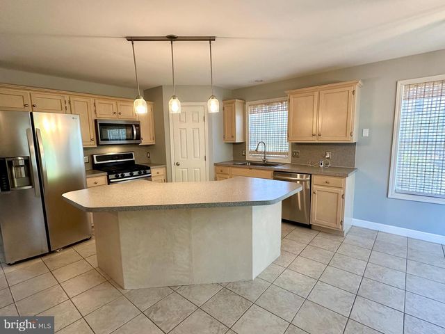 1 ONTARIO DR, Reading, PA 19608