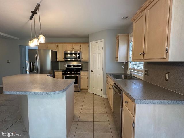 1 ONTARIO DR, Reading, PA 19608