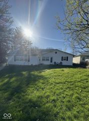 9504 E Northshore Drive, Unionville, IN 47468