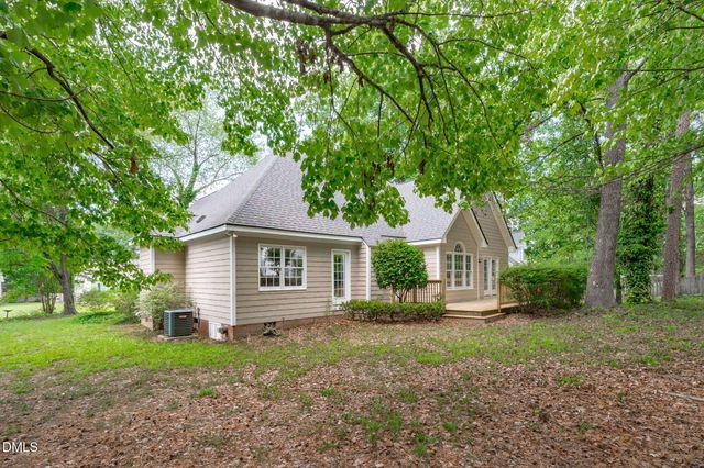208 Hickory Glen Lane, Holly Springs, NC 27540