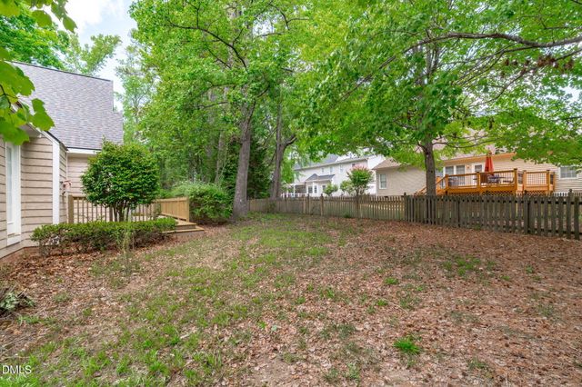 208 Hickory Glen Lane, Holly Springs, NC 27540
