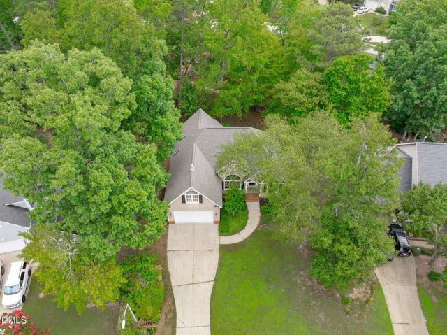 208 Hickory Glen Lane, Holly Springs, NC 27540