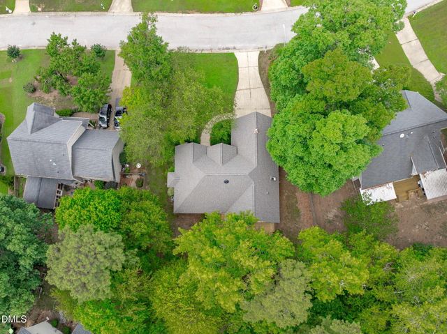 208 Hickory Glen Lane, Holly Springs, NC 27540