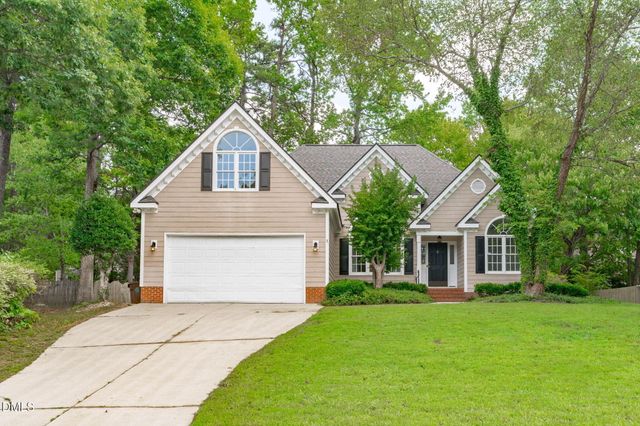 208 Hickory Glen Lane, Holly Springs, NC 27540