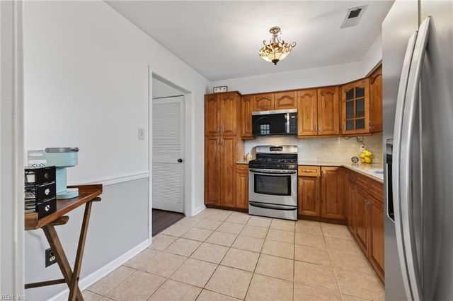 819 Avatar DR, Virginia Beach, VA 23454